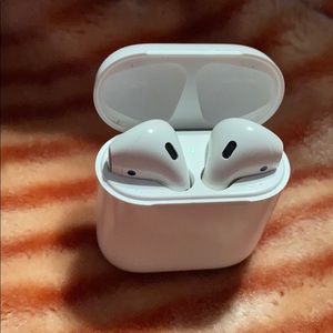 Apple AirPods with Charging Case